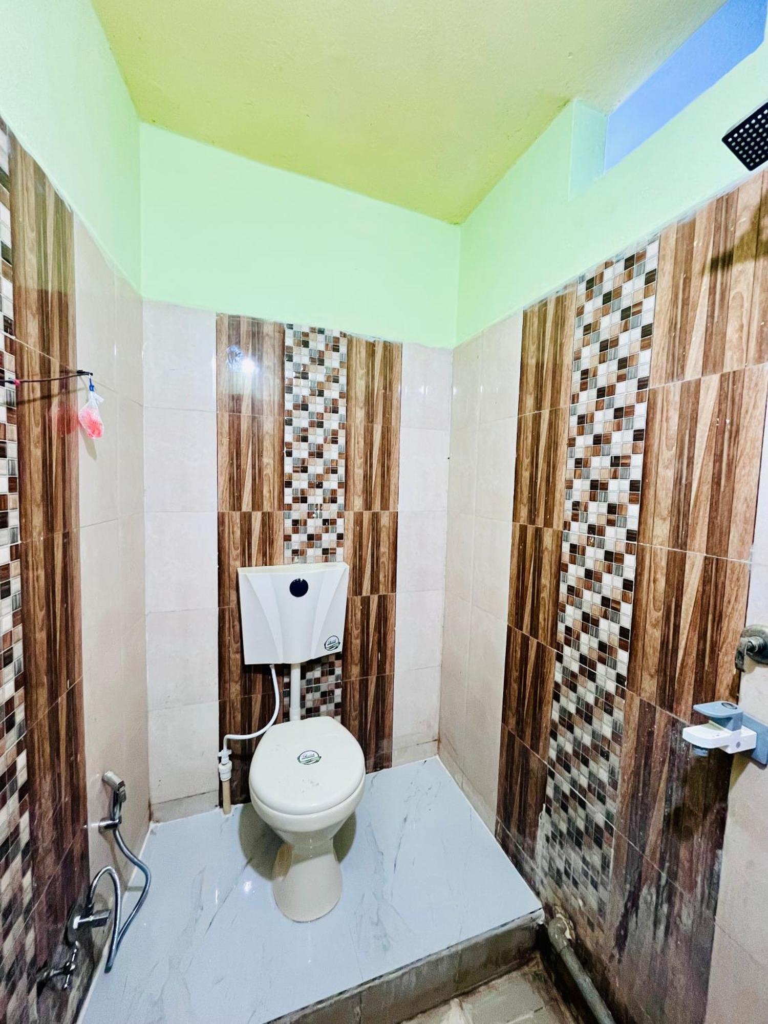 Rai Guest House Уджайн Екстериор снимка
