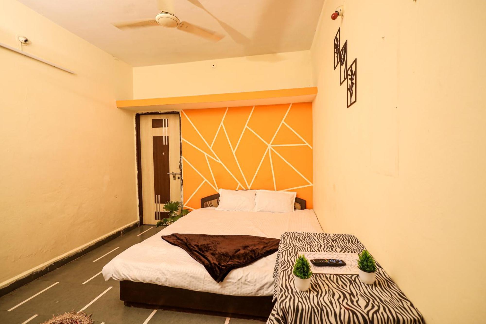 Rai Guest House Уджайн Екстериор снимка