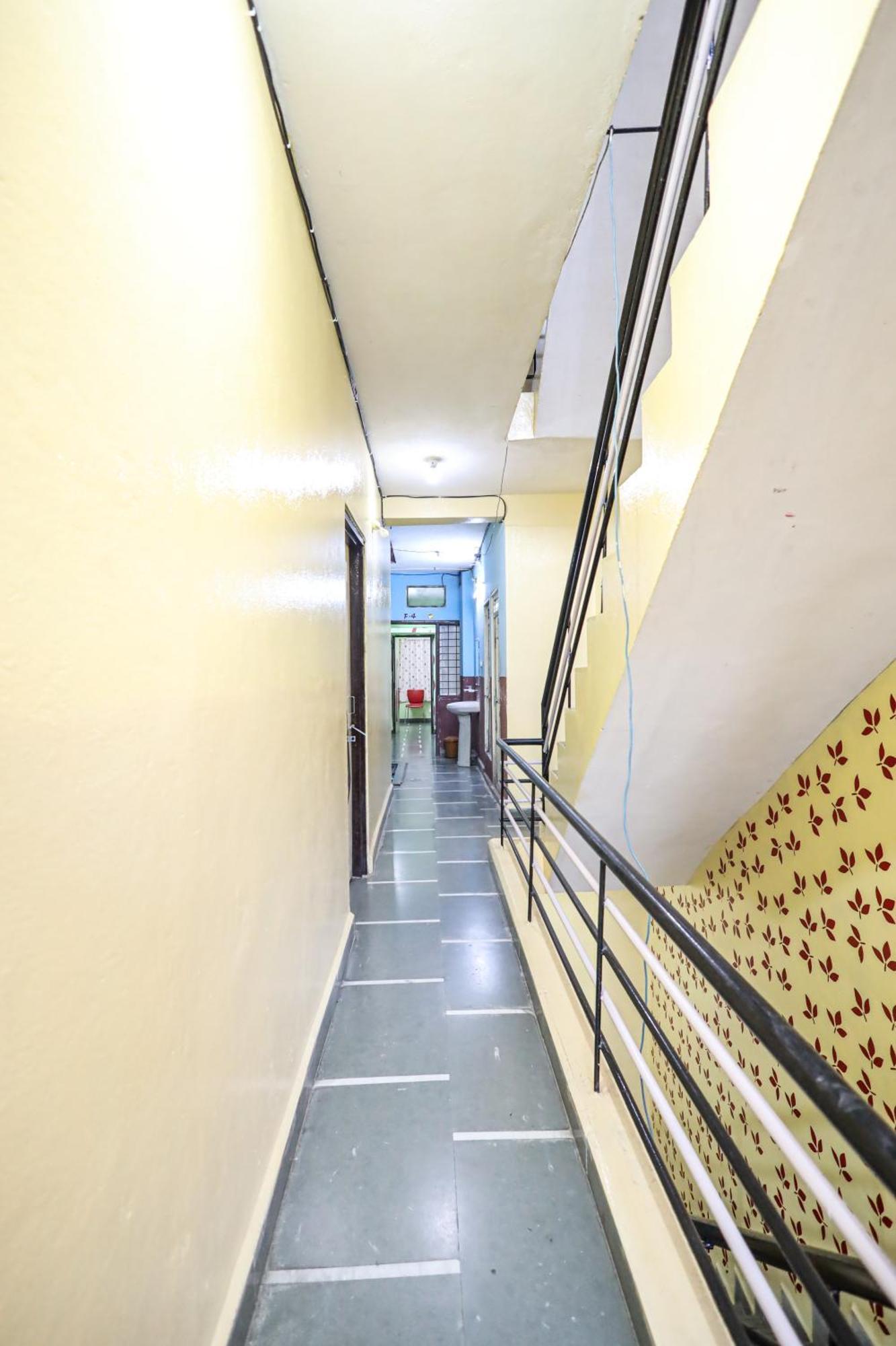 Rai Guest House Уджайн Екстериор снимка