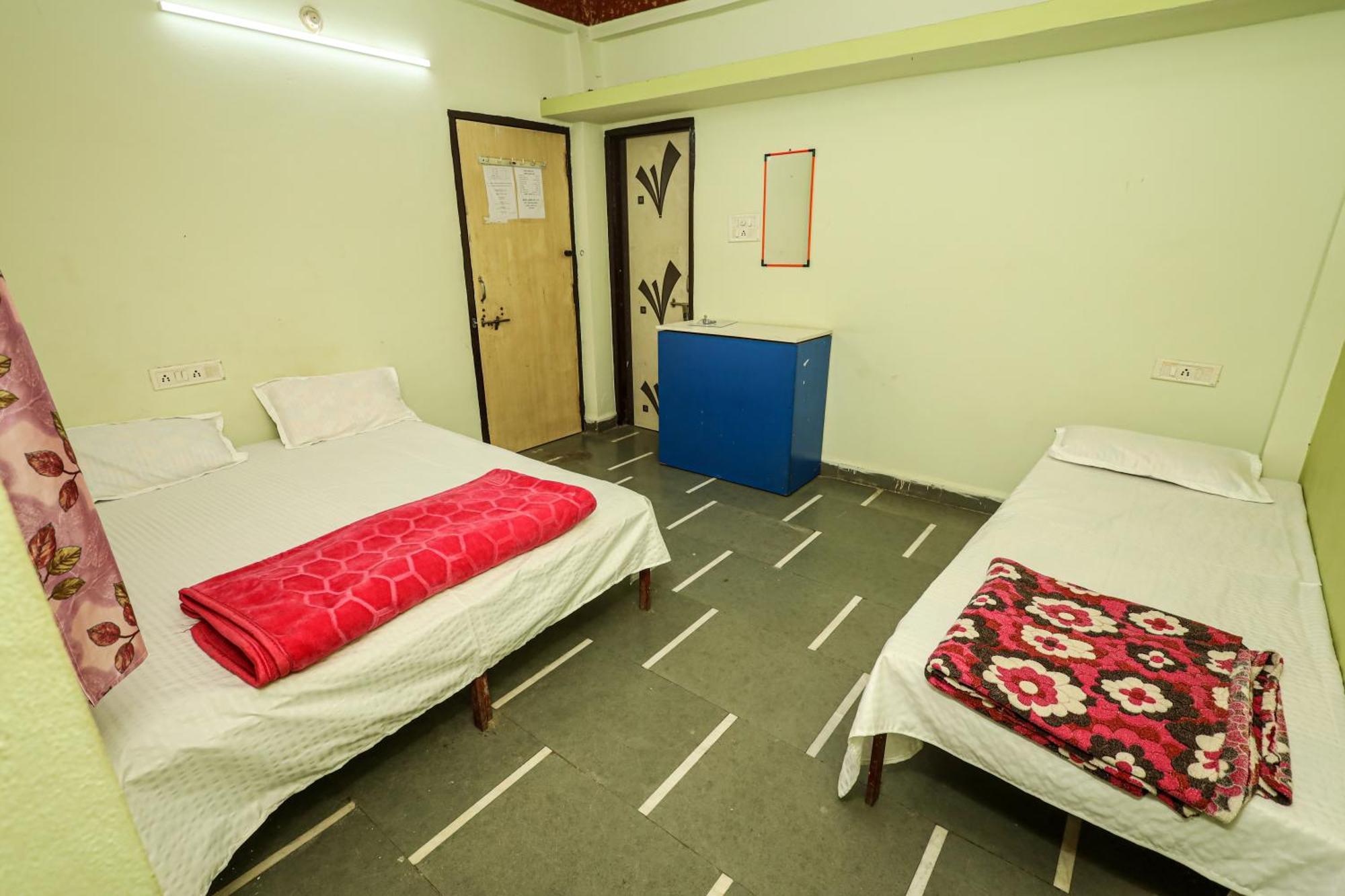 Rai Guest House Уджайн Екстериор снимка