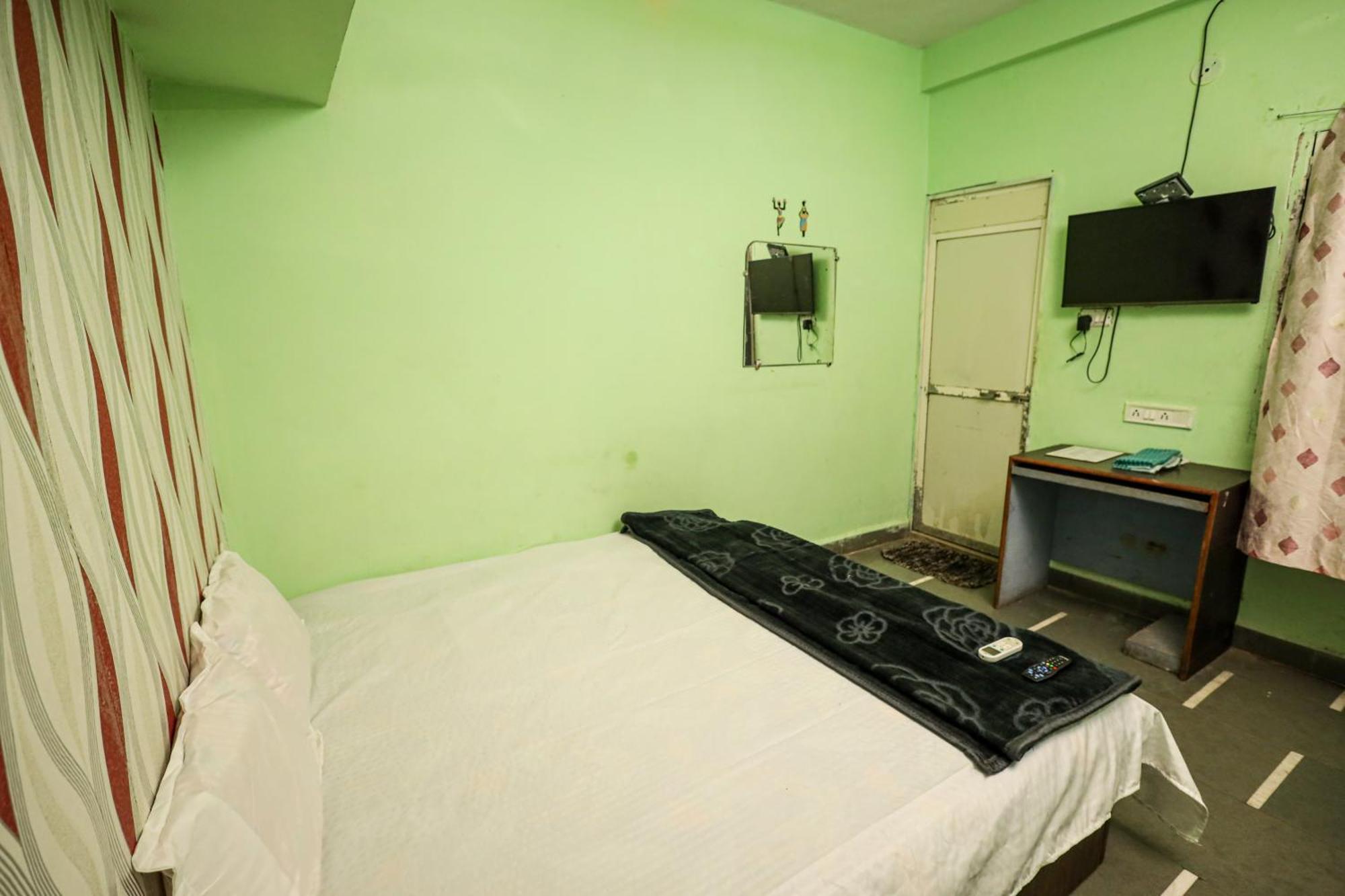 Rai Guest House Уджайн Екстериор снимка