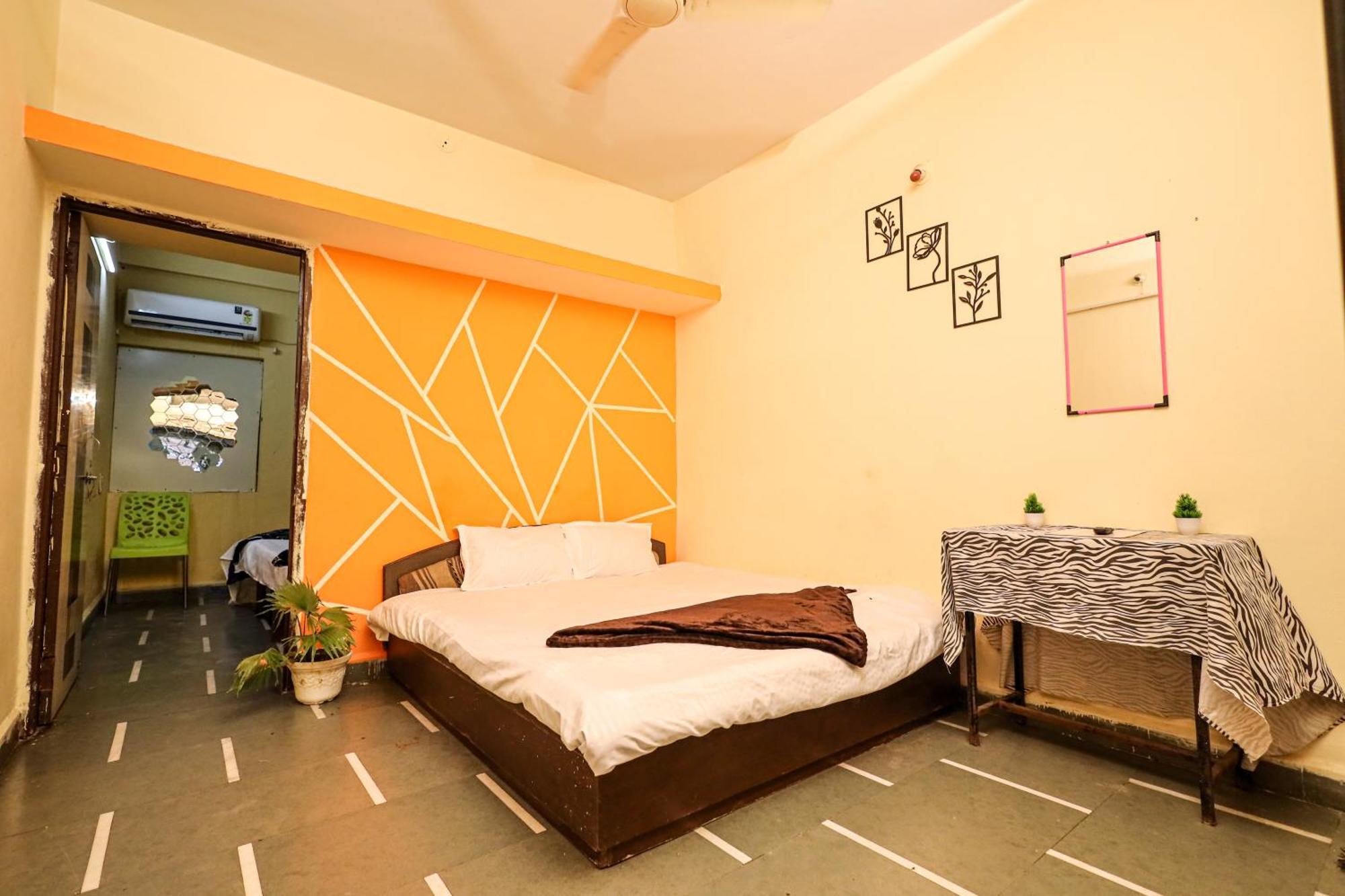Rai Guest House Уджайн Екстериор снимка