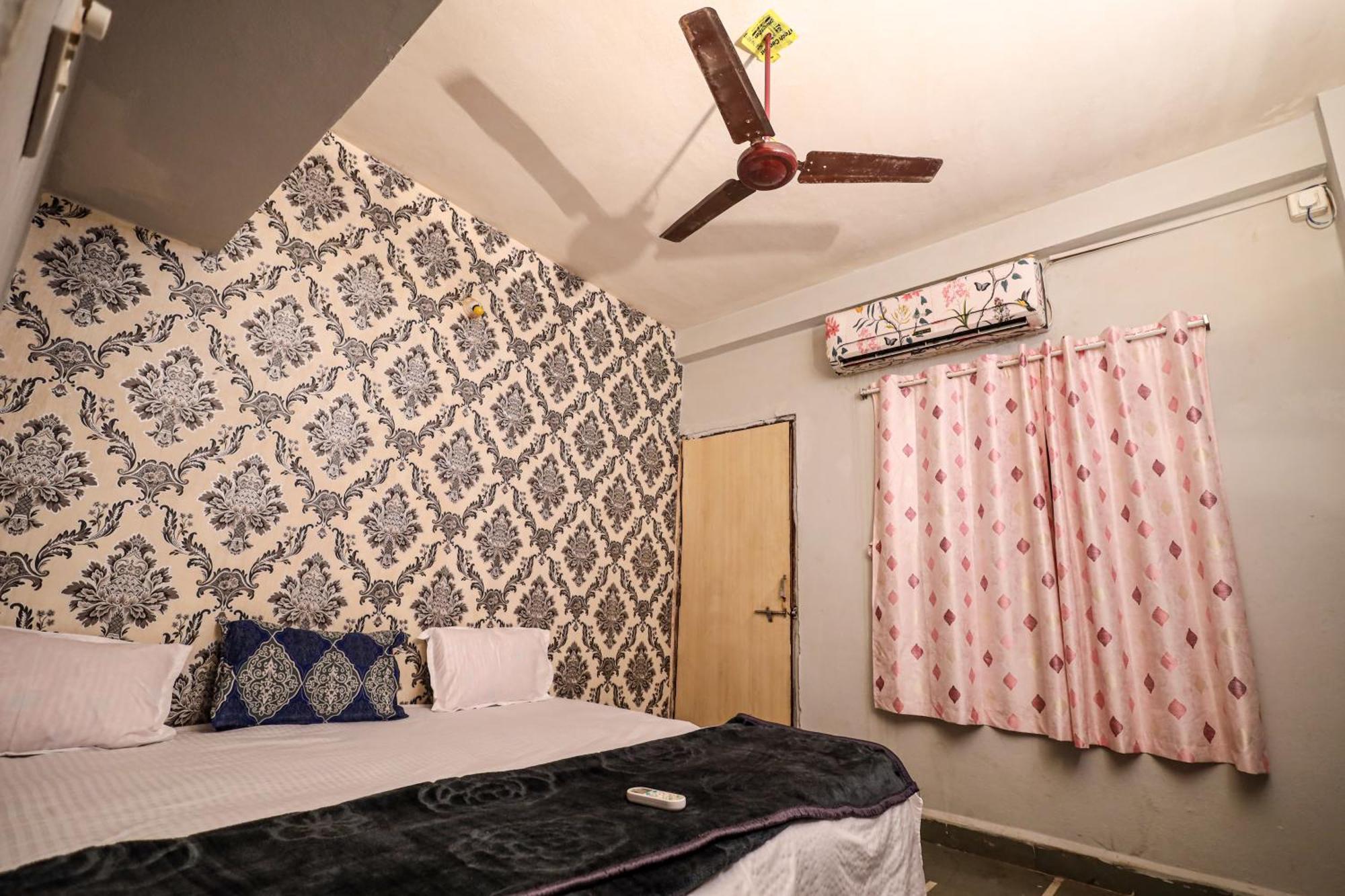 Rai Guest House Уджайн Екстериор снимка
