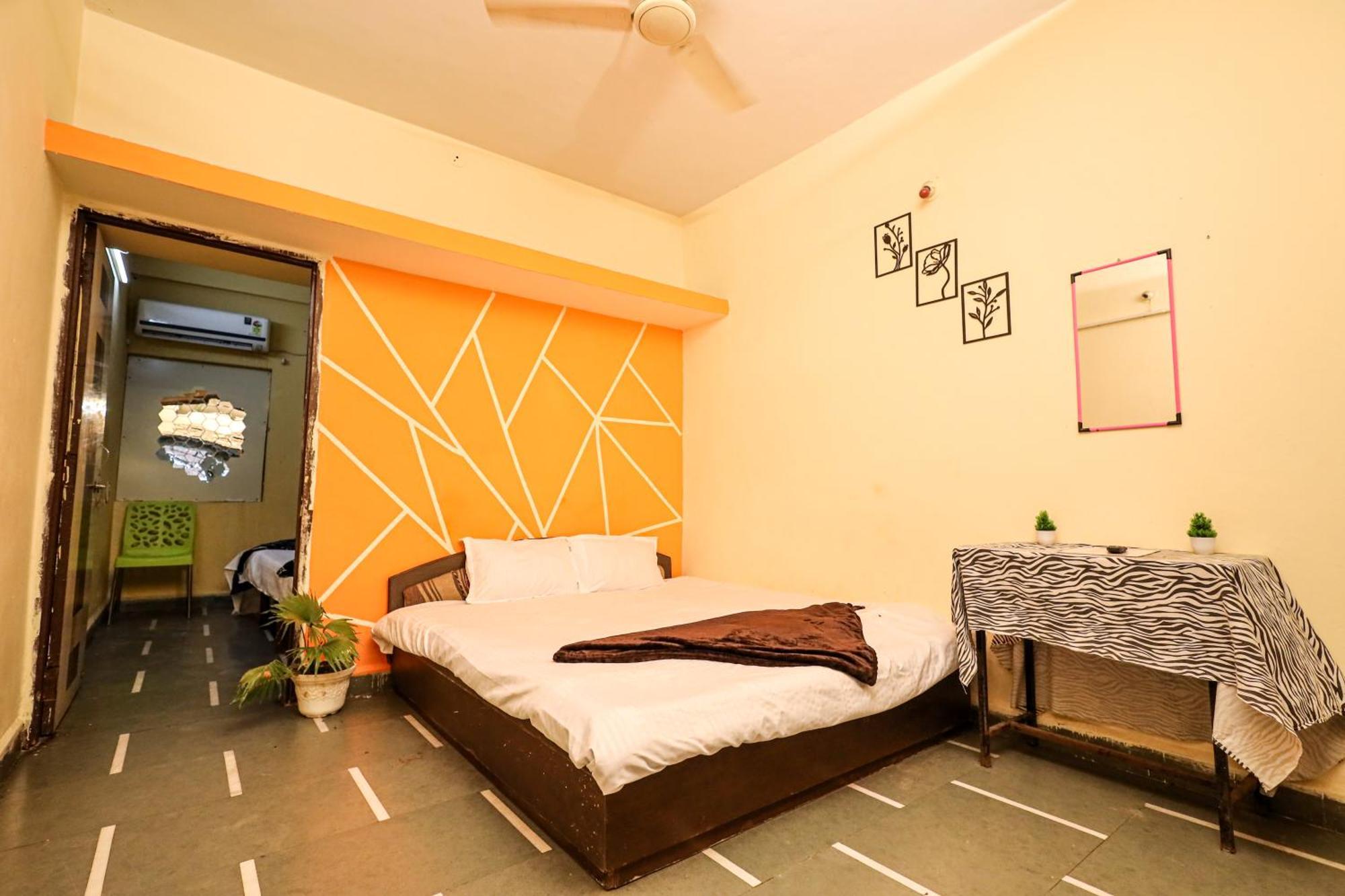 Rai Guest House Уджайн Екстериор снимка