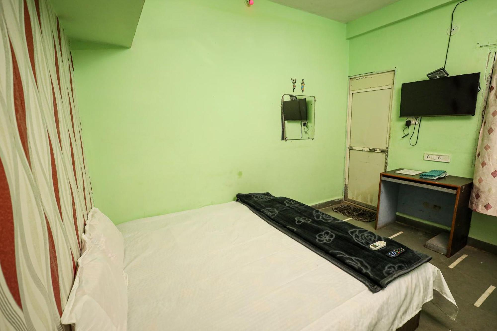 Rai Guest House Уджайн Екстериор снимка