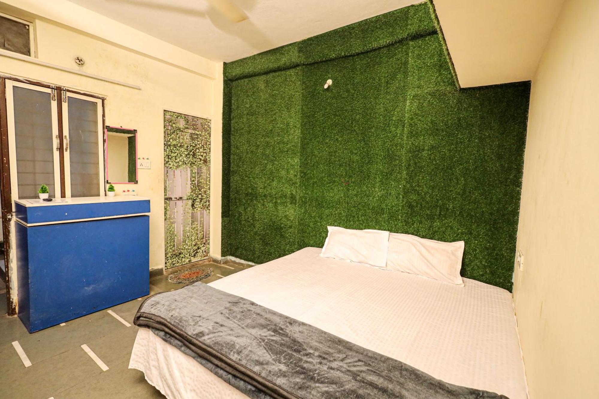 Rai Guest House Уджайн Екстериор снимка