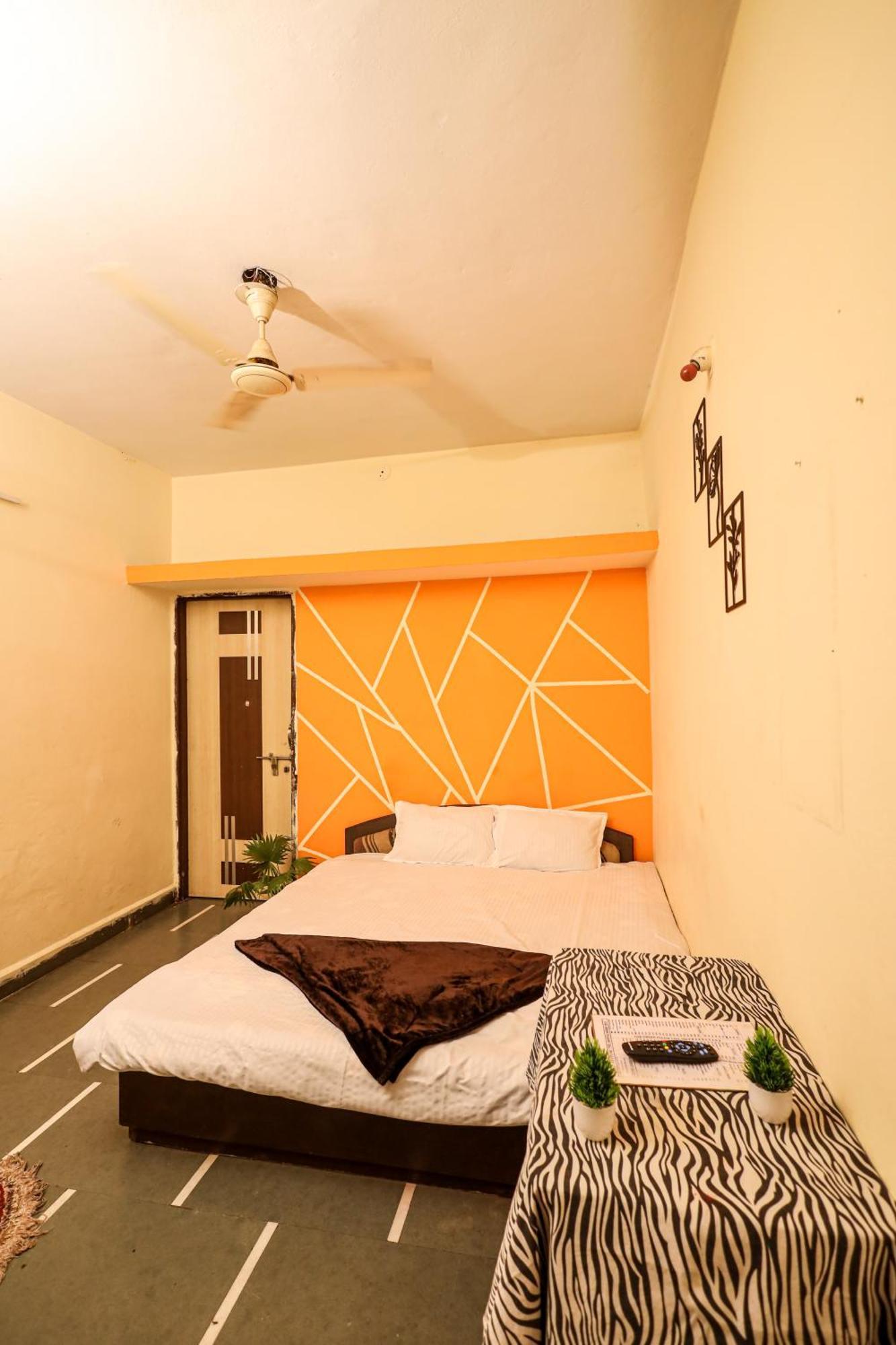 Rai Guest House Уджайн Екстериор снимка