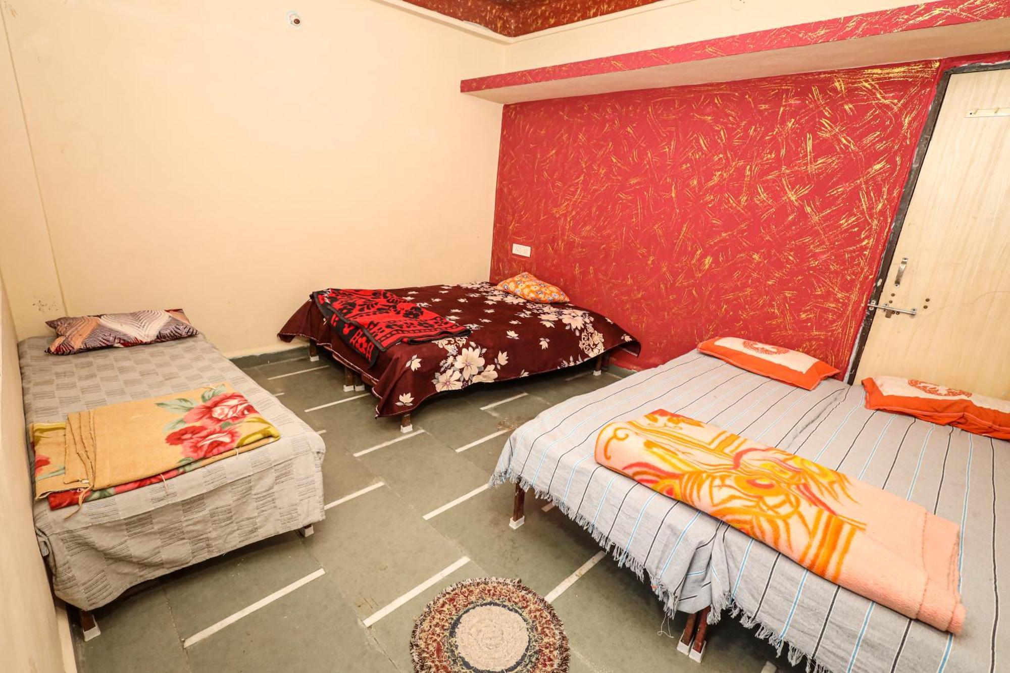 Rai Guest House Уджайн Екстериор снимка