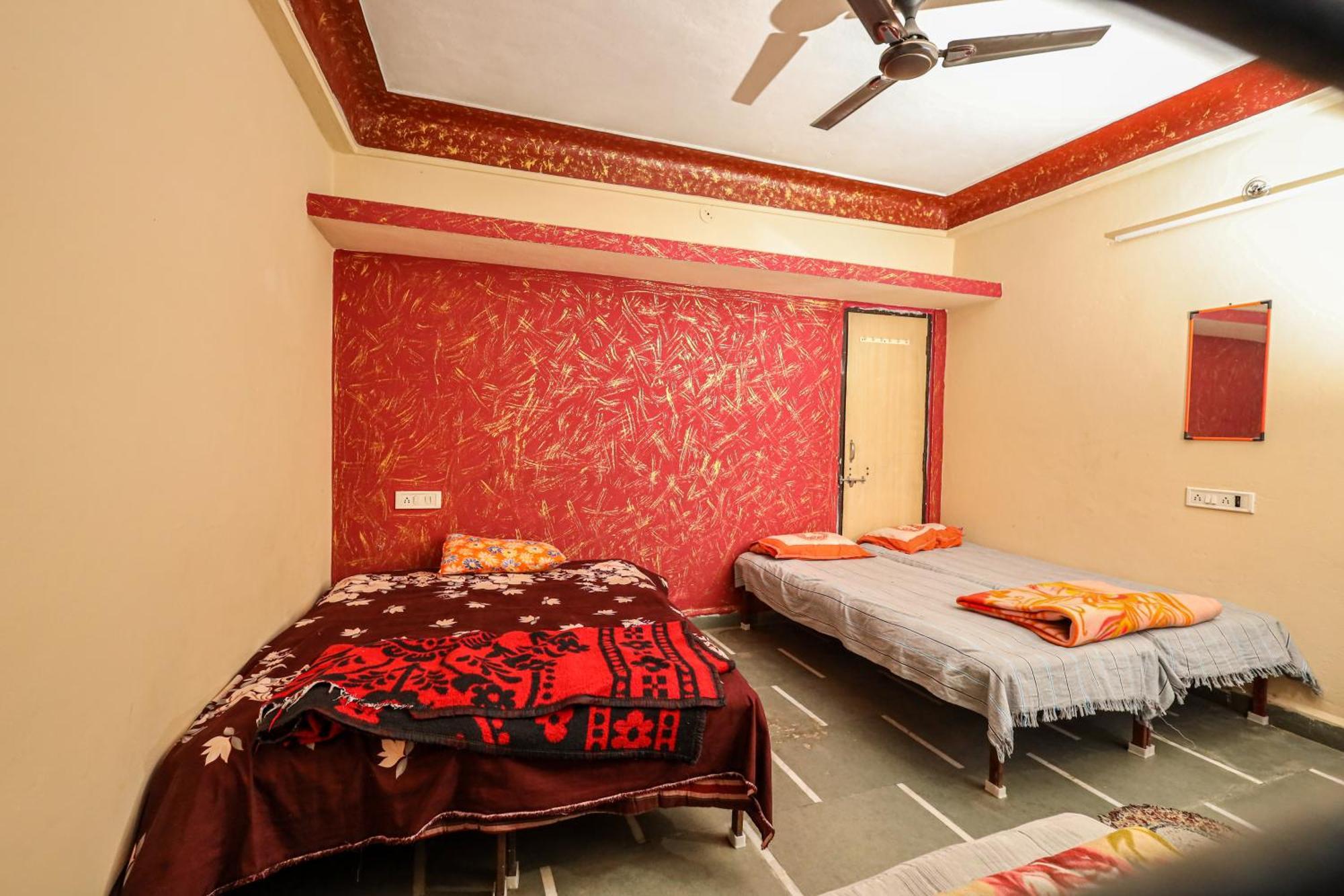 Rai Guest House Уджайн Екстериор снимка