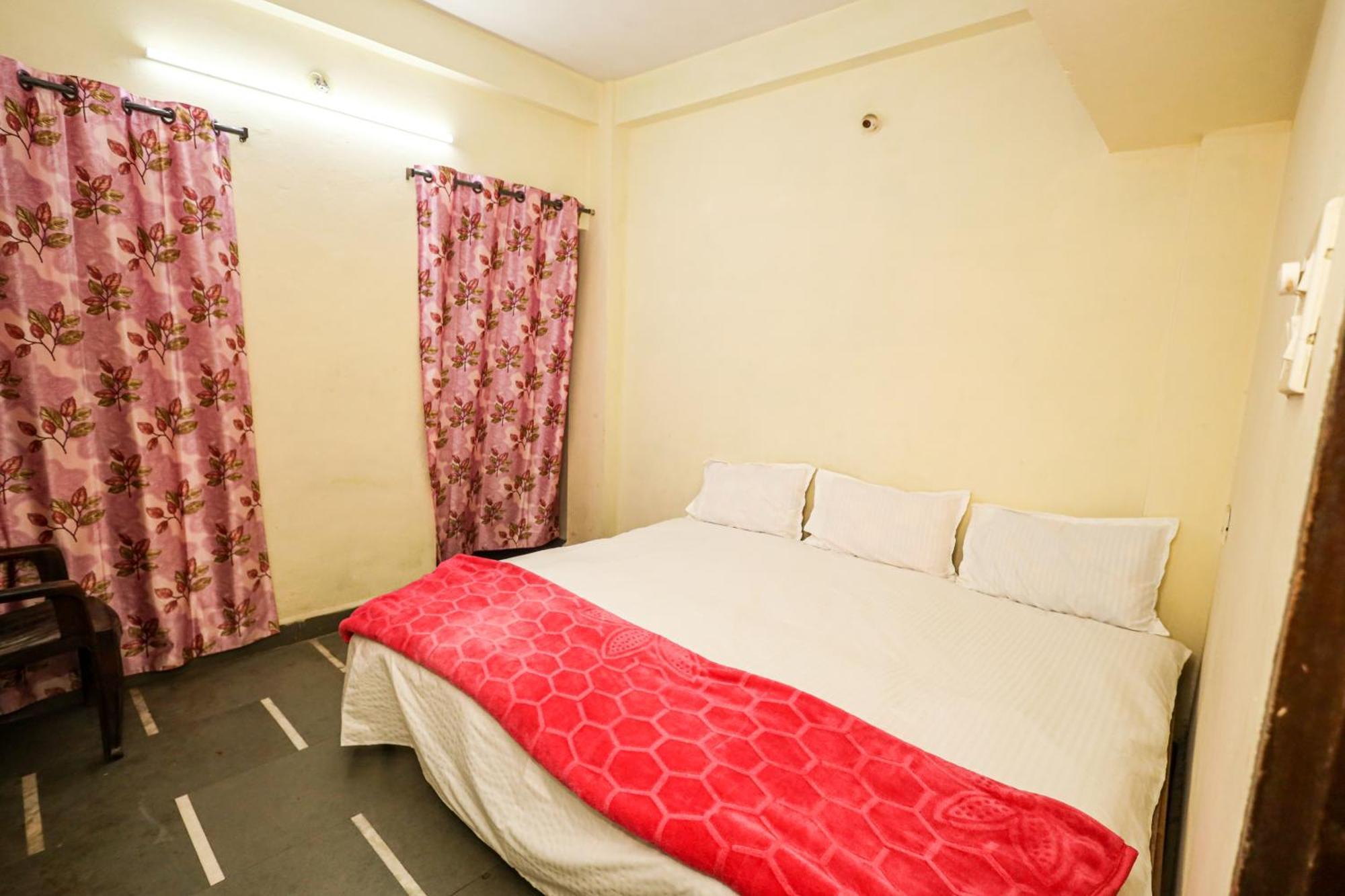 Rai Guest House Уджайн Екстериор снимка