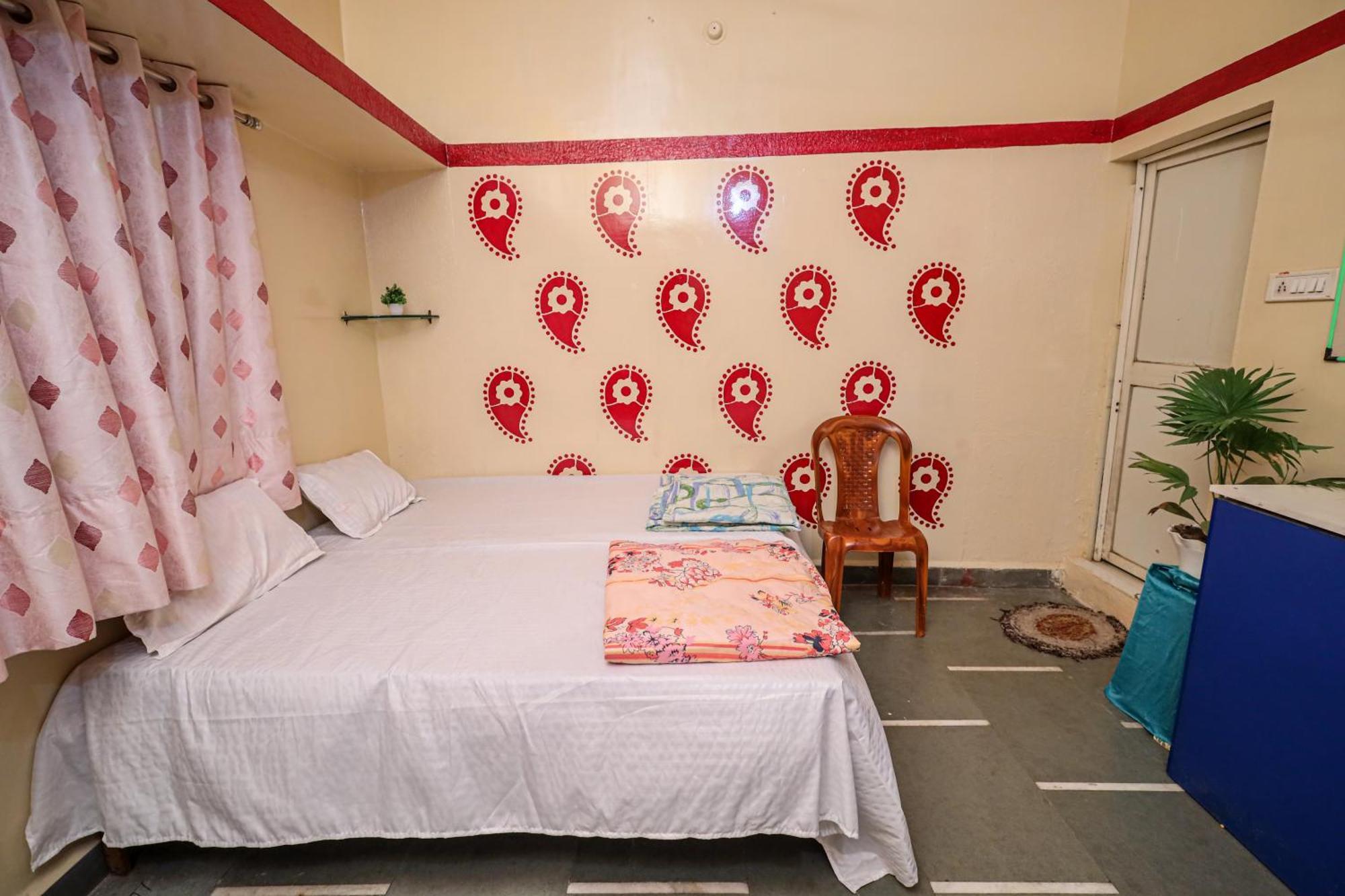 Rai Guest House Уджайн Екстериор снимка