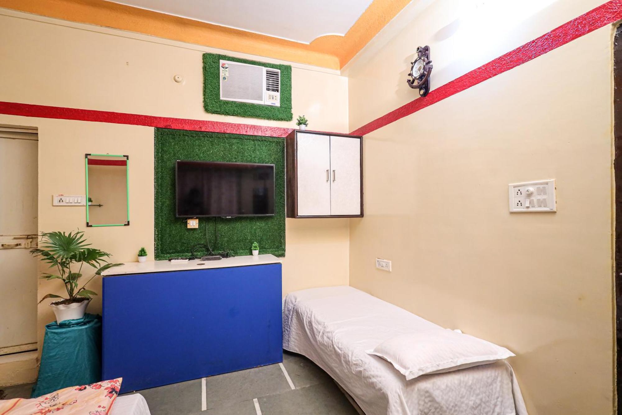 Rai Guest House Уджайн Екстериор снимка
